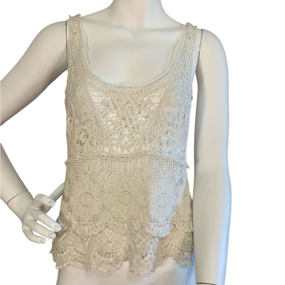 ISSI Boho ivory Crochet top. Beautiful used condition. Flawless. Estimated sz Sm